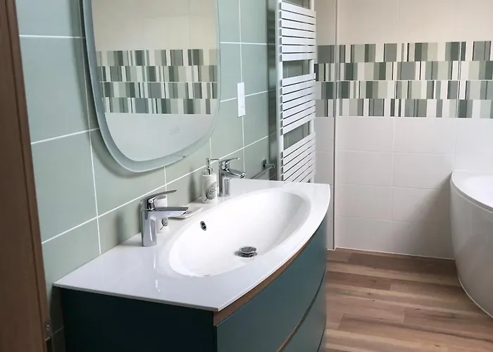 Les Bruyeres, Grand Jardin Cloture, Sauna *