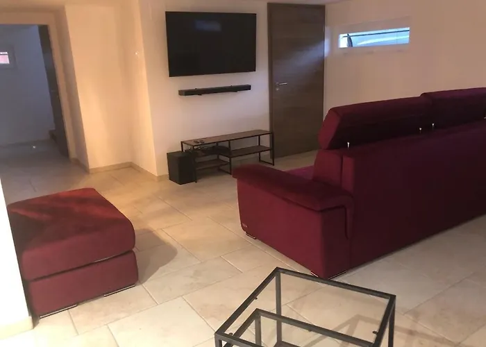 Les Bruyeres, Grand Jardin Cloture, Sauna